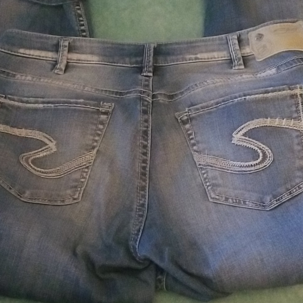 Silver Suki capri Jeans in a 32/22.5....